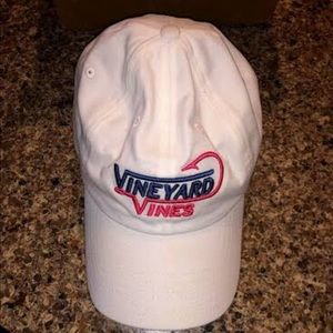 White vineyard vines hat athletic fit